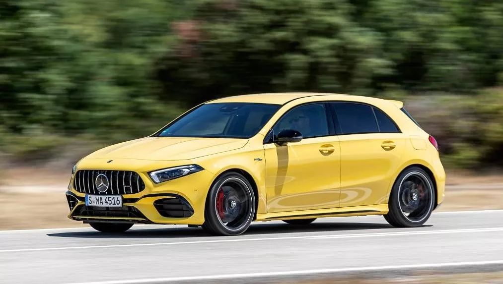 AE试驾全新AMG A45 S：这车快到摄像头都拍不清是啥车