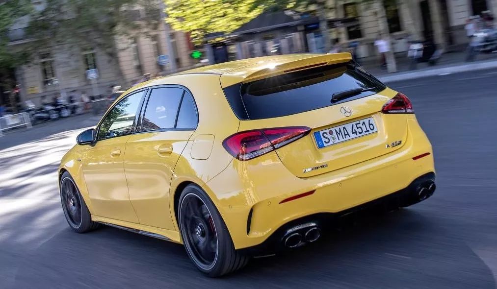 AE试驾全新AMG A45 S：这车快到摄像头都拍不清是啥车