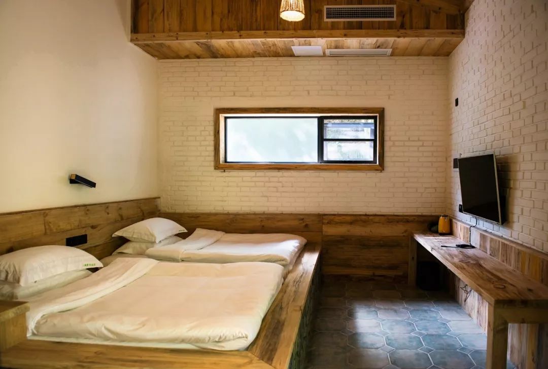 春日观花,夏日避暑,秋日赏叶,冬日踏雪.这里是三和养生山庄!