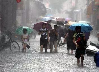 台风来袭！河北多趟列车停运！中到大雨+局地暴雨+11级大风，河北人一定要警惕