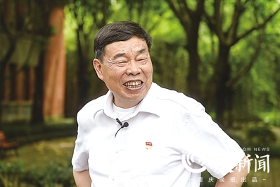 大妈山坡做皮肉生意（慢新闻）
