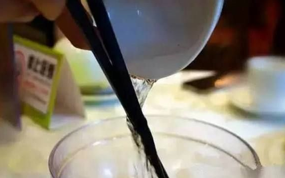 碗筷消毒用开水烫？用湿巾擦手？这样做有用吗？