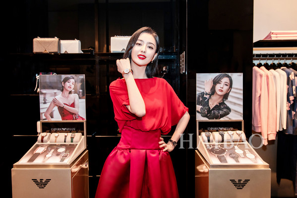 安普里奥·阿玛尼 (EMPORIO ARMANI) 庆祝满天星系列限量款腕表发布，佟丽娅受邀出席活动