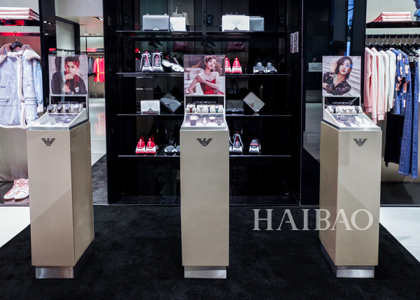 安普里奥·阿玛尼 (EMPORIO ARMANI) 庆祝满天星系列限量款腕表发布，佟丽娅受邀出席活动