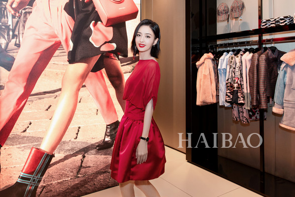 安普里奥·阿玛尼 (EMPORIO ARMANI) 庆祝满天星系列限量款腕表发布，佟丽娅受邀出席活动