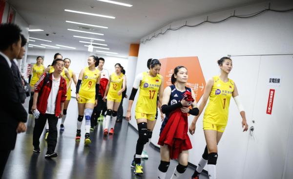 女排世界杯中国vs日本(五战全胜一局没丢！中国女排3-0日本，结束世界杯第一阶段)