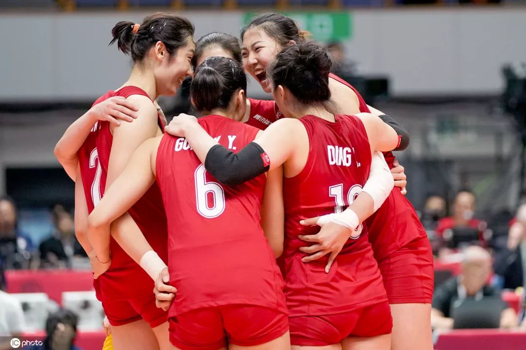 中国女排世界杯2019合照(十连胜卫冕世界杯冠军 中国女排为祖国献礼｜IC photo)