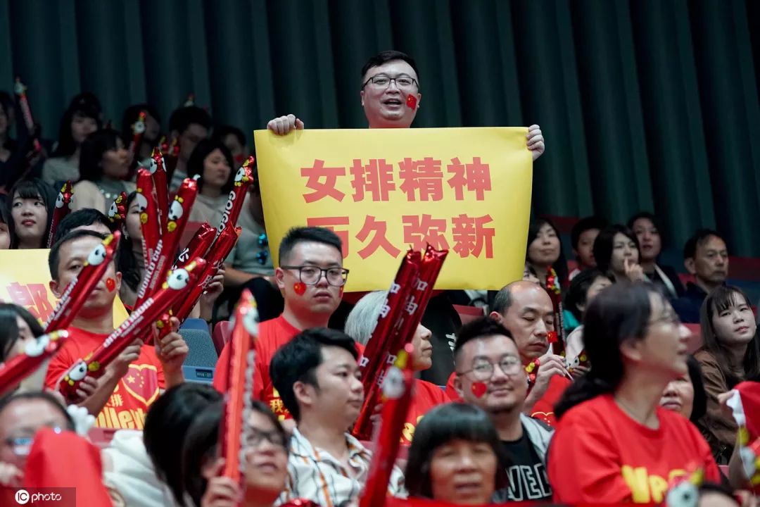 中国女排世界杯2019合照(十连胜卫冕世界杯冠军 中国女排为祖国献礼｜IC photo)