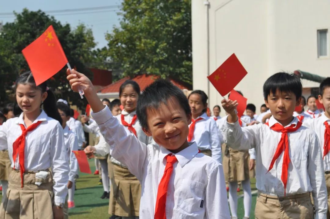 高燃！今天我们在一起升国旗、唱国歌！