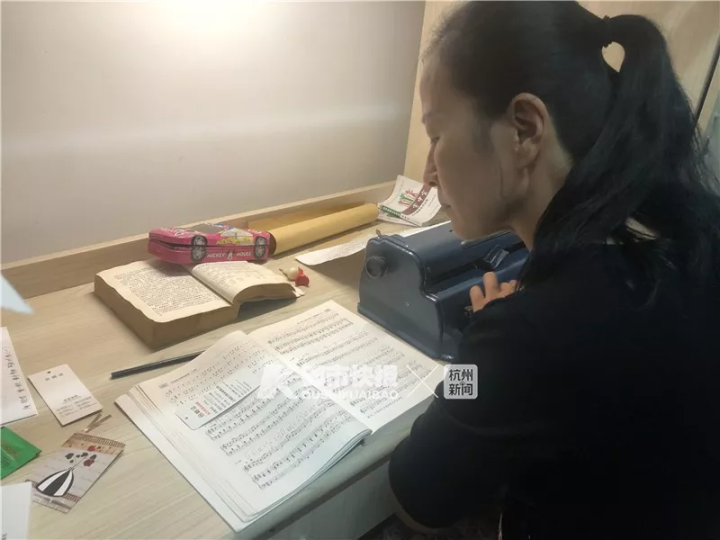 看哭！盲女孩专业课第一考进浙音最难考专业：生活以痛吻我，而我报之以歌