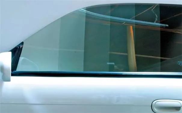 「中国车视」普通全车汽车贴膜多少钱，前后挡风玻璃4个车窗膜价格