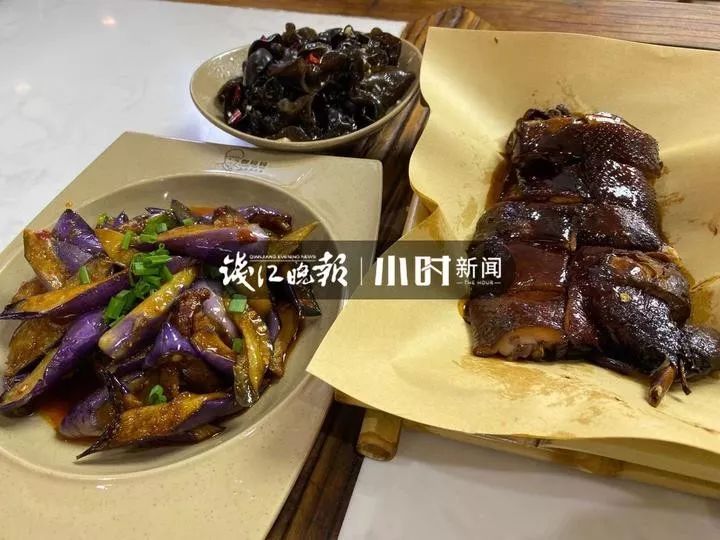 杭州一餐饮店招“店花”做“吃播”：要求长得美吃相好会互动