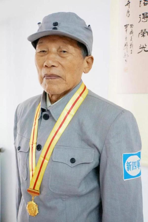 94岁抗战老兵去世，遗产惊人！生前出了名“抠门”