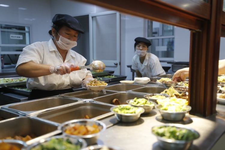 到2022年底上海老年助餐場所將增至1600家，老人「吃不厭」的溫暖餐桌如何打造