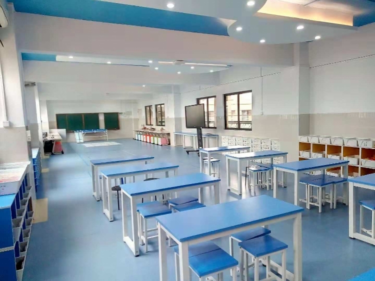 这所学校的智慧课堂让学生大呼过瘾：VR让物化生课堂如同看电影