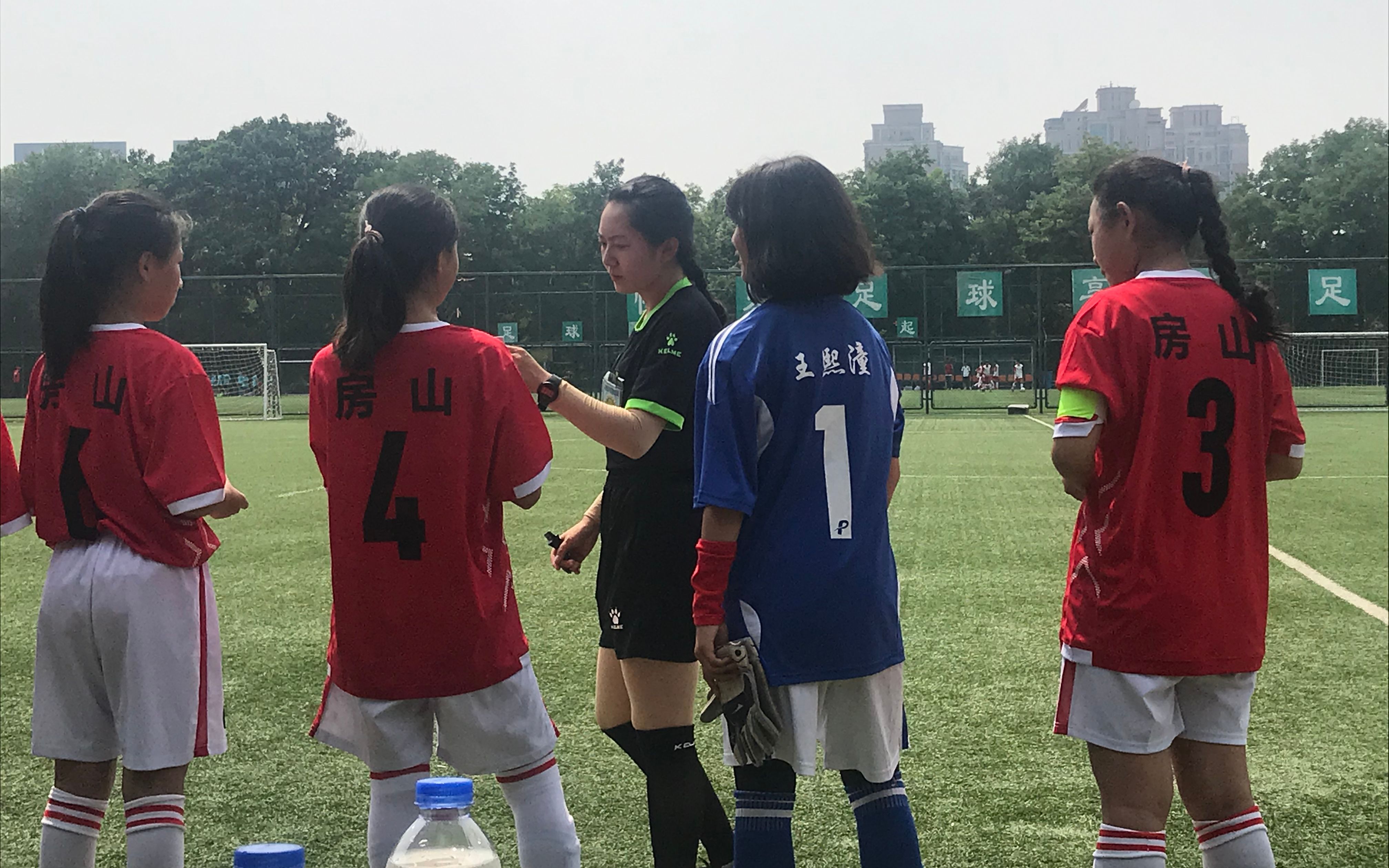 为什么足球比赛有女裁判(中国足球女裁判是怎样炼成的？这是一条别样的路)
