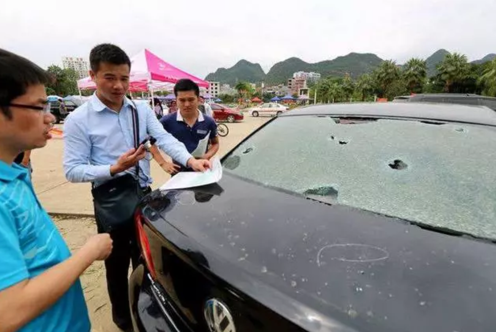 车子在高速上坏了，该叫保险公司还是4S店拖车？交警：都不是