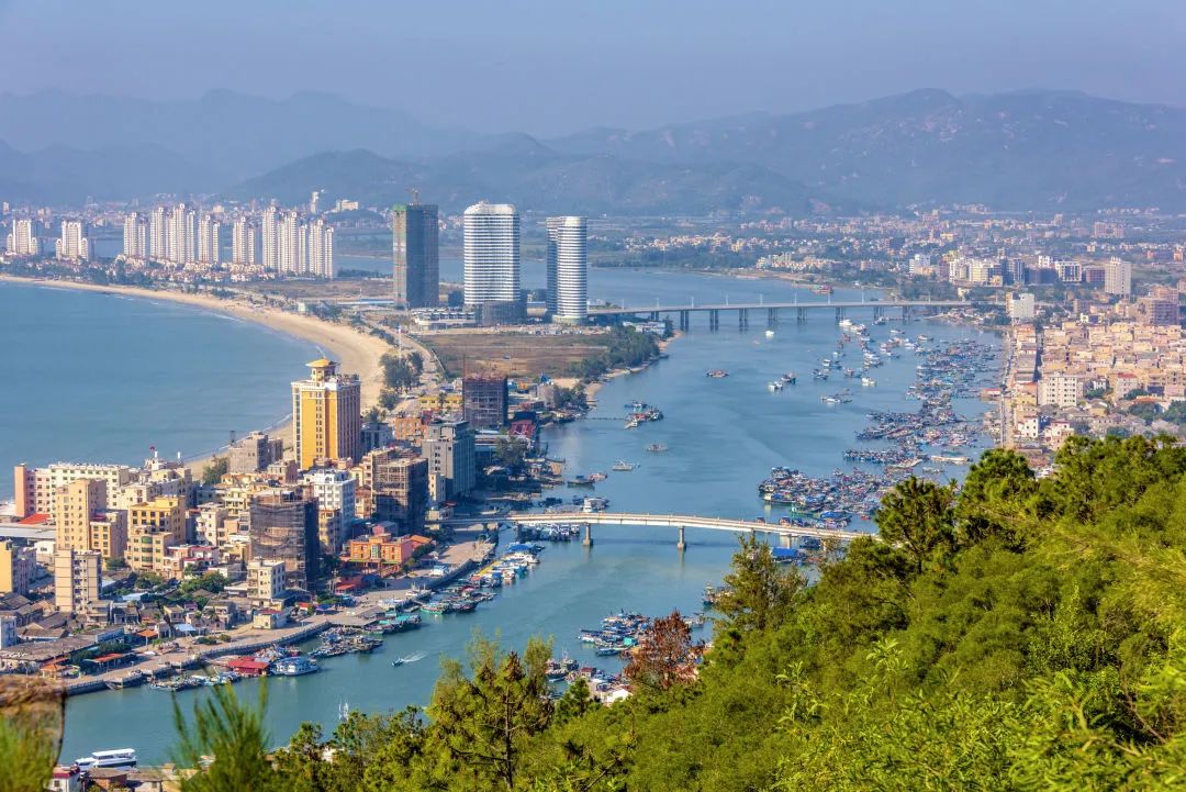 中国的沿海城市有哪些，中国55个靠海的城市