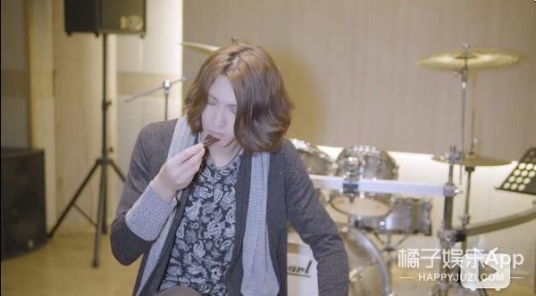 爱豆练习8年出道3周就被开除，只因掰断鼓槌？这么帅咋是个谐星