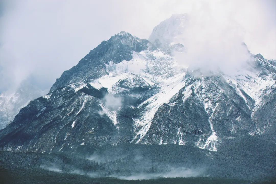 待山河无恙，人间皆安，我在玉龙雪山，等你