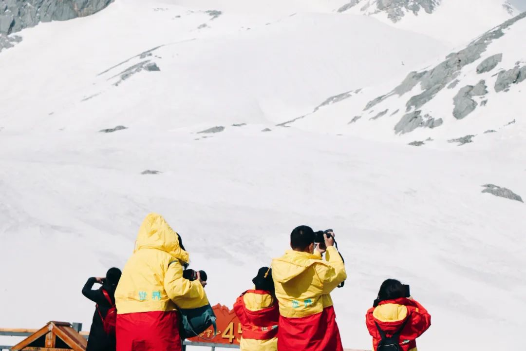 待山河无恙，人间皆安，我在玉龙雪山，等你