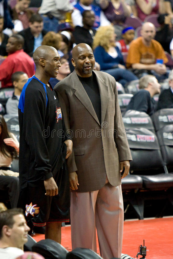 摩西 马龙(「NBA名宿介绍」孤独勇士摩西-马龙：最被低估的巨星之一)