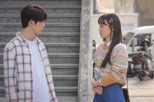 中年爱情故事为什么能赢得9分？“像花一样出生，像夏天的花一样”是以“迟来的韩国电视剧”的风格治愈人心。
