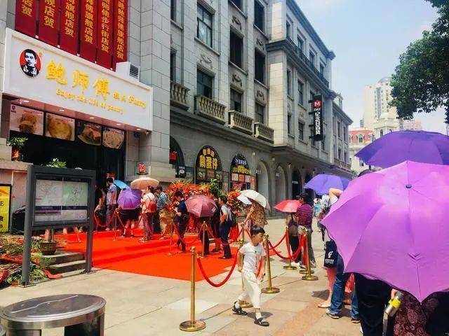 你用生命排队的网红店，很可能是山寨的