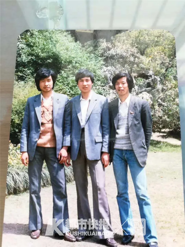 一张1982年的合影，承载着杭州三个老男孩的青春记忆！失散多年后，他们联系上了