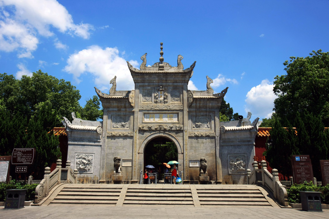 南岳大庙于5月30日恢复开放，景区实行预约游览