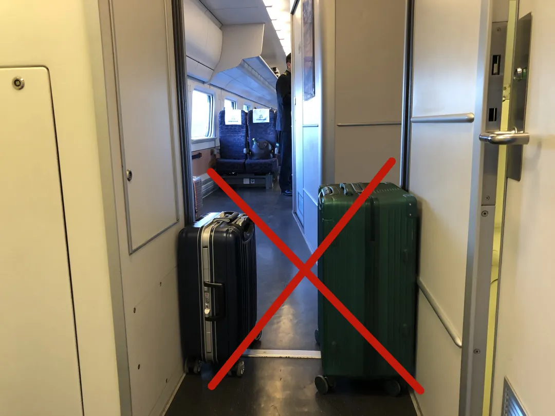 还有可能卡住动车组车门造成损坏5,每位旅客可以免费携带多少行李呢?