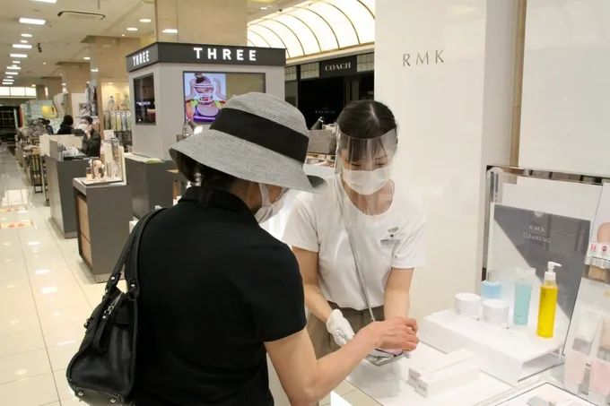 澳尔滨旗下e大饼美哭了~30周年限定惊艳全场！这颜值谁能顶得住......