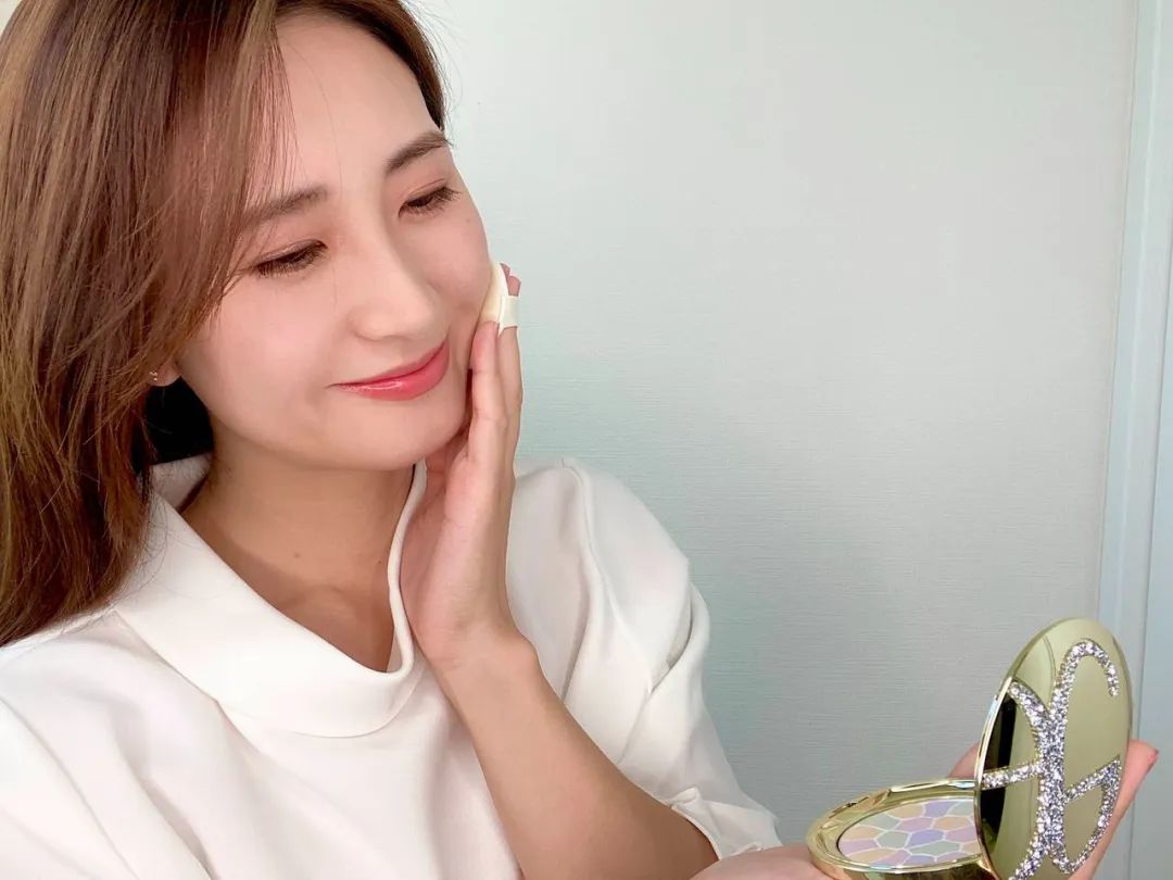 澳尔滨旗下e大饼美哭了~30周年限定惊艳全场！这颜值谁能顶得住......