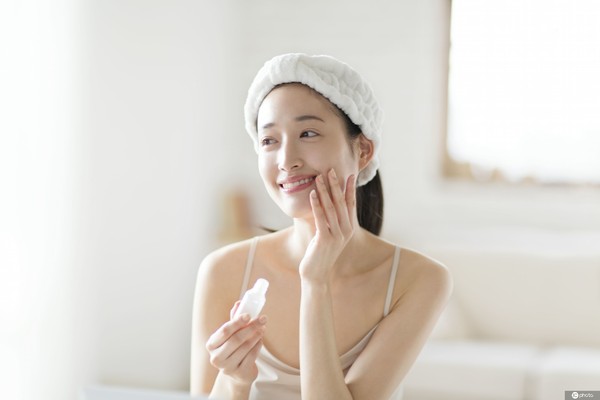 夏日清爽美肌的秘密，温碧泉透芯润洁面乳评
