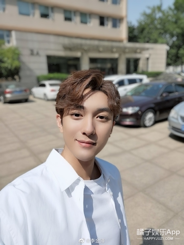 能说会道的哥哥了解下！高学历男神主持撞脸陈晓玄彬，该pick谁？