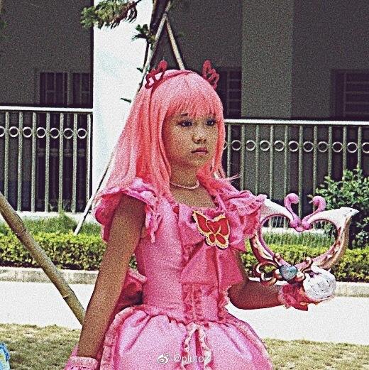 还记得《巴啦啦小魔仙》里的凌美雪吗?她现在长这样