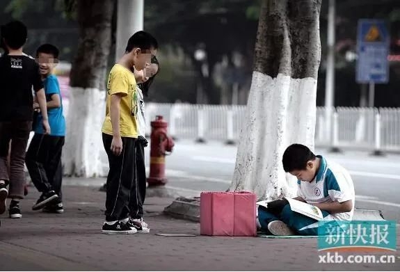曾在街头乞讨的00后男生大学报到！父亲：原来梦想真的可以实现