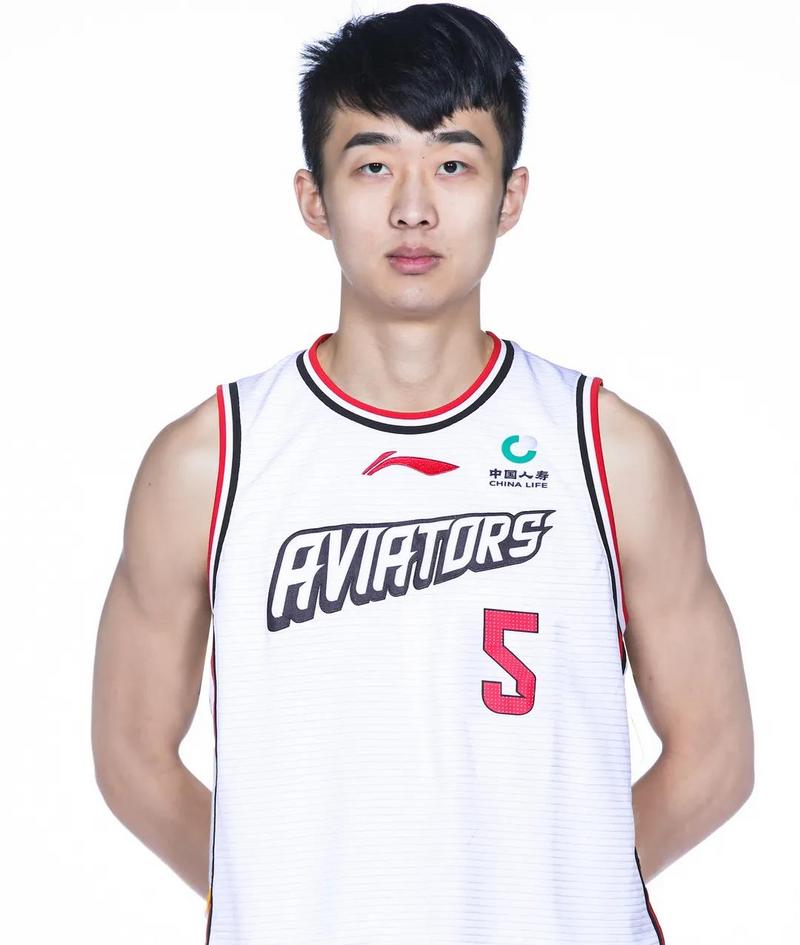 cba于德豪之前在哪个队(李慕豪转会北京,于德豪转投,深圳领航者阵容大