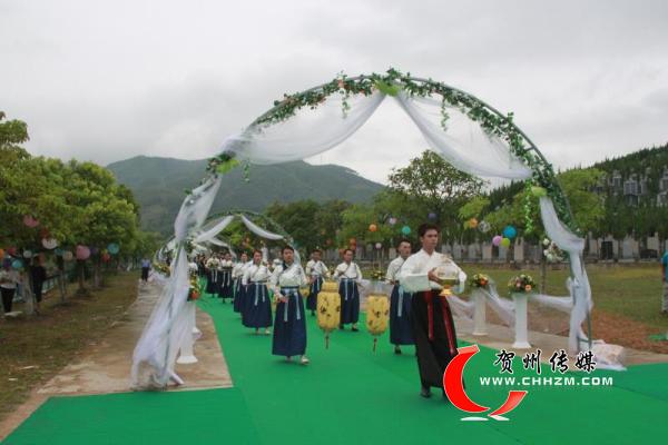 生命终归自然鲜花永伴先人贺州市举办首届公益花坛葬活动