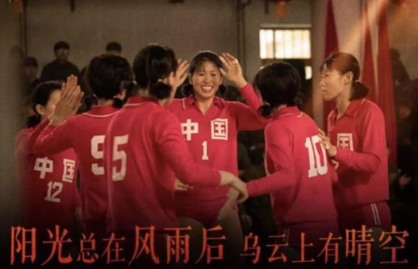 中国女排世界杯2019资料(夺冠丨历久弥坚的女排精神，属于全民的金色记忆)