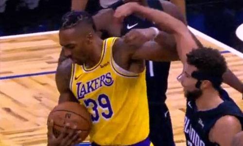 nba球场上冲突有哪些(NBA赛季盘点之十大冲突：恩比德唐斯大型军体拳训练现场)