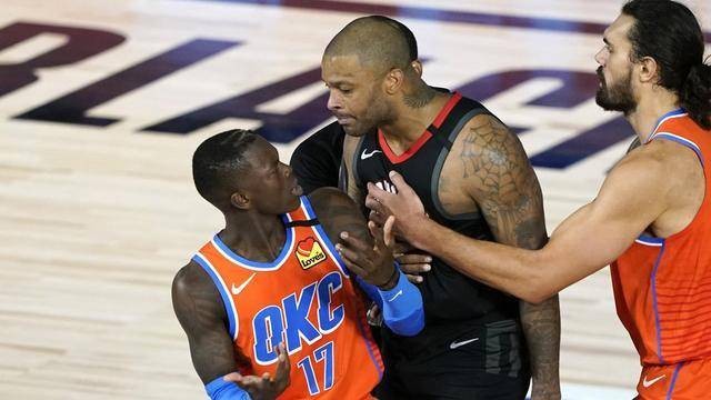 nba球场上冲突有哪些(NBA赛季盘点之十大冲突：恩比德唐斯大型军体拳训练现场)