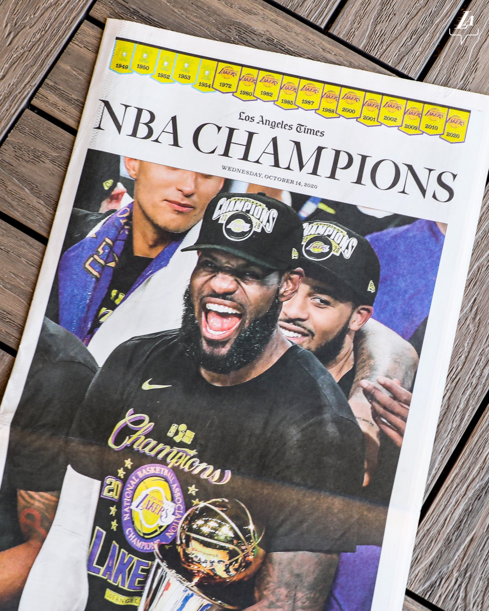 nba特刊有哪些(湖人官推晒《洛杉矶时报》冠军特刊：阅读所有报道)