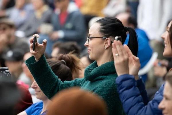 新西兰舞蹈(品丝路情 赏民族舞：惠灵顿中国文化中心首度亮相新西兰旺格努伊文化节)