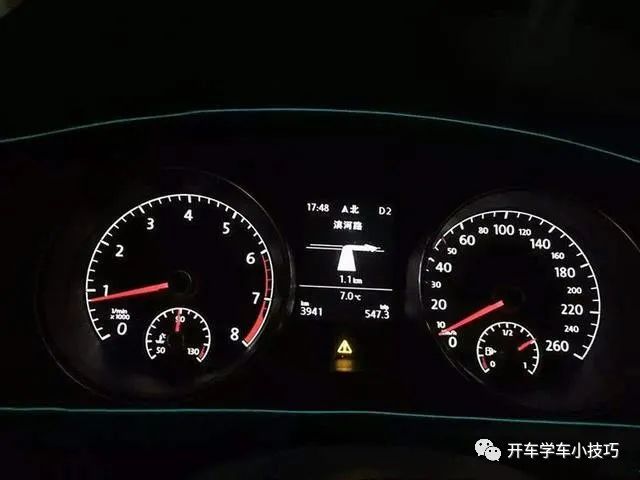 拉着手刹就开车，会有什么后果？