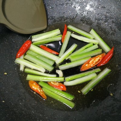 香菇炖鸡的做法,香菇炖鸡的做法 最正宗的做法