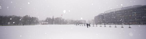 波兰华沙现在几点钟(华沙降雪)