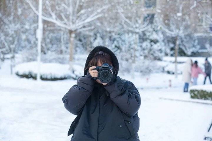 大雪后的山东商务职业学院，分外清澄明澈