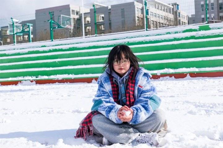 大雪后的山东商务职业学院，分外清澄明澈