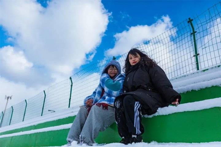 大雪后的山东商务职业学院，分外清澄明澈